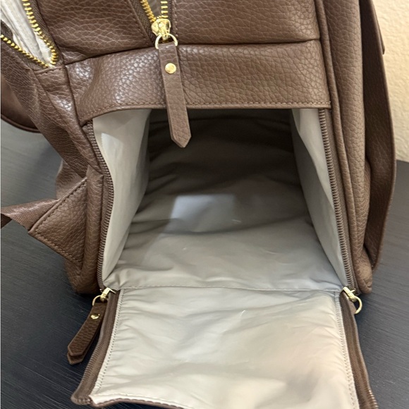 Petunia Pickle Bottom 2 in 1 Breast Pump Diaper Bag Backpack & Accessories - Picture 3 of 4